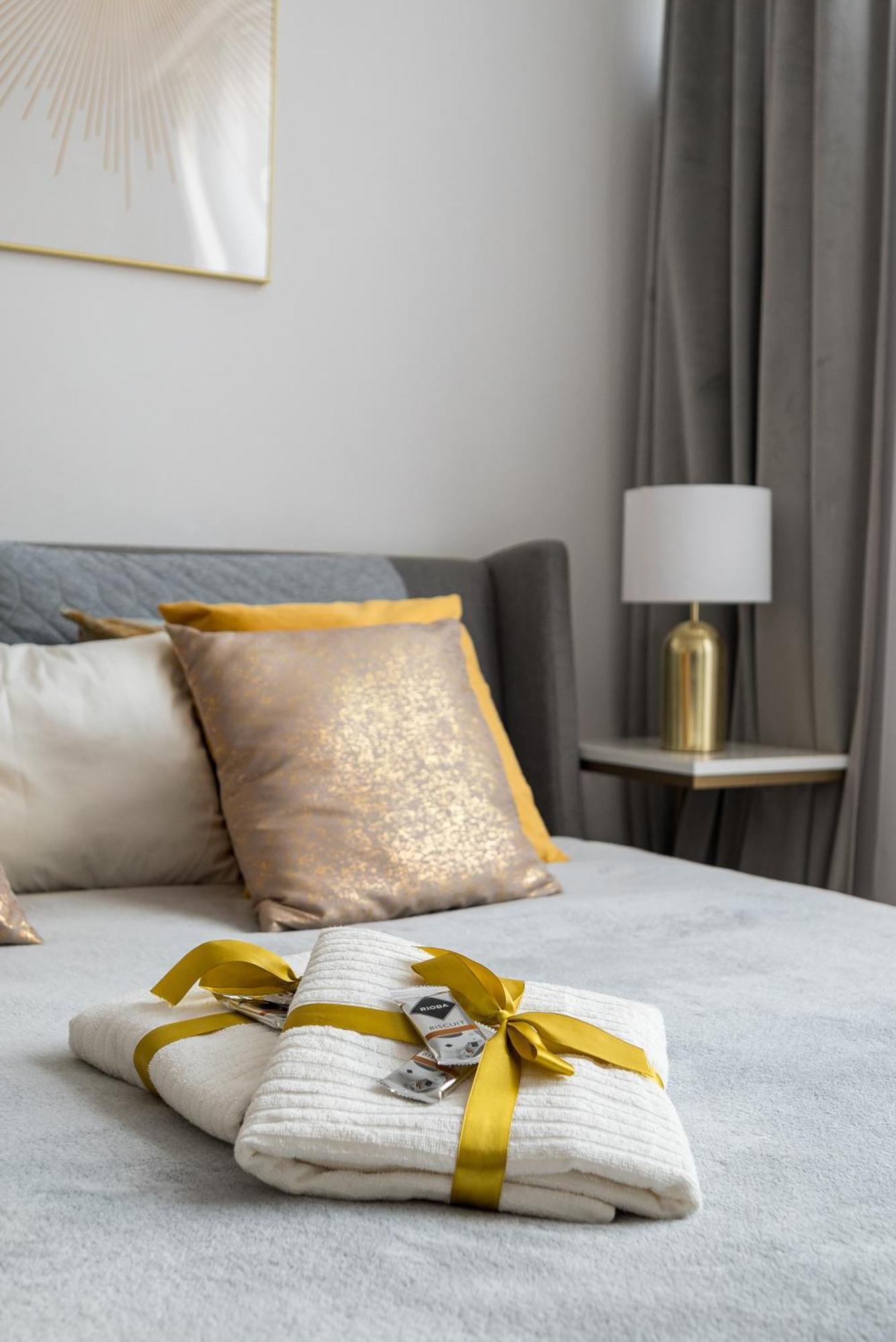 Gold Premium Central Suite 950 M To Central Station Parking Warszawa Eksteriør bilde